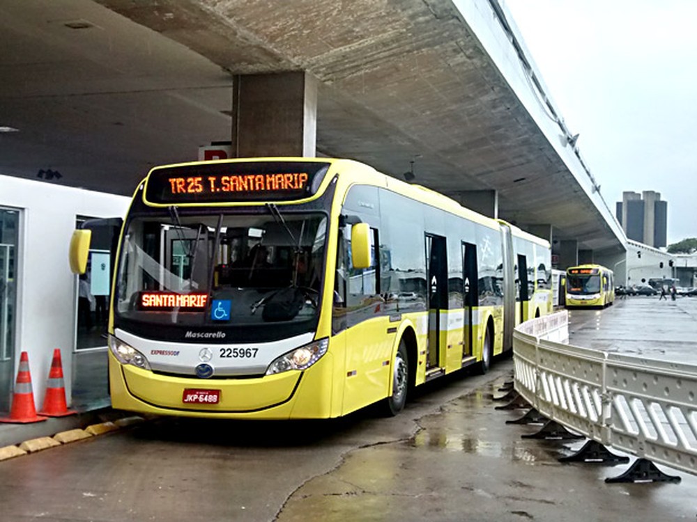 Após voltar atrás da decisão de suspender a imunização, Ibaneis também anunciou vacinação de motoristas e cobradores de ônibus