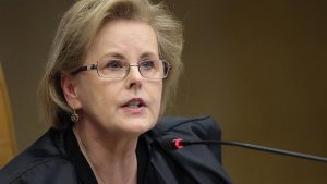 Rosa Weber, vetou quatro partes do decreto de armas de Bolsonaro. Entre eles, o que aumenta a quantidades de armas por pessoa