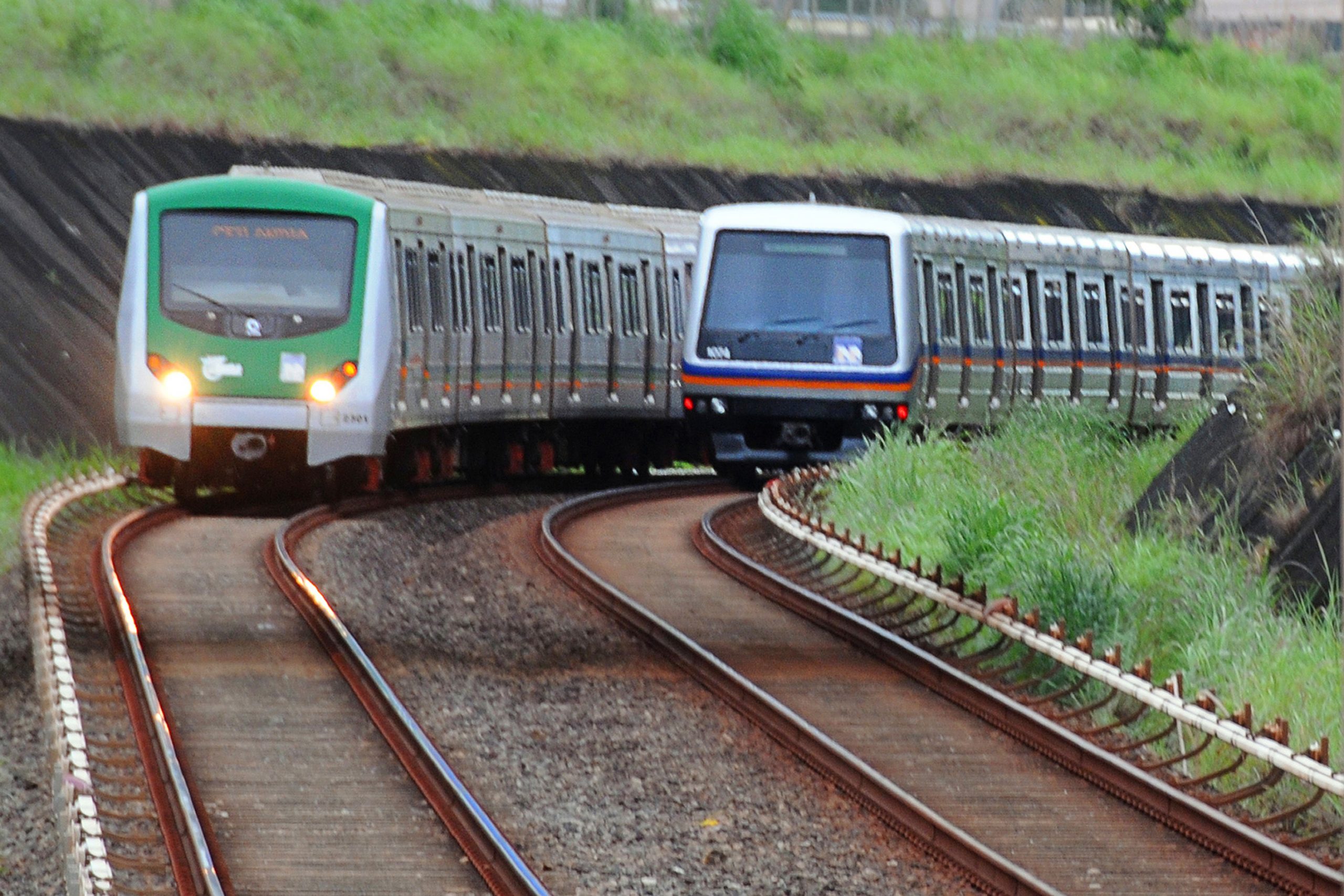 Metroviários do DF decidiram manter a greve, porém com início adiado para acontecer à 0h da próxima segunda-feira (19/4). 