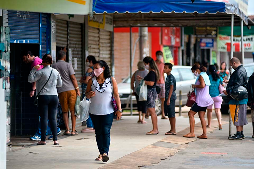 O novo texto não tem limite de horário para funcionamento das atividades, porém, os cuidados sanitários continuam obrigatórios