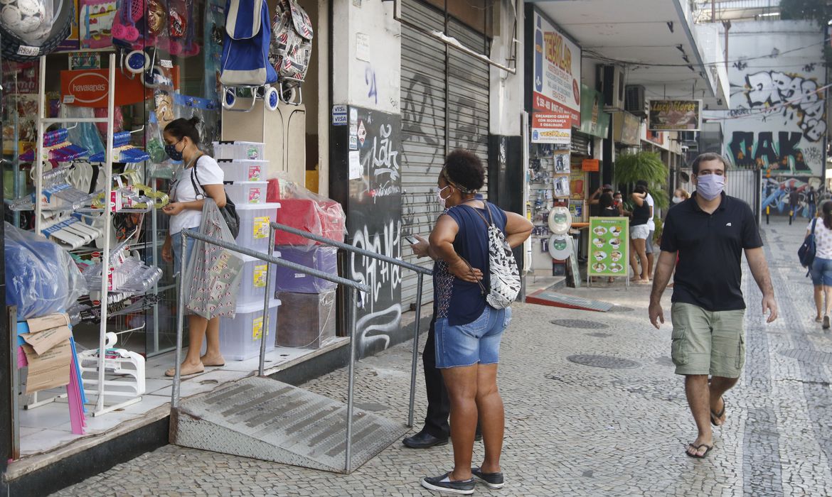 Justiça determina que comércio não-essencial volte a ser fechado no Distrito Federal