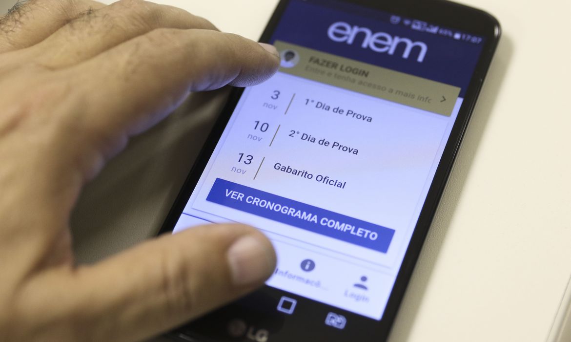 Os alunos têm até às 23h59 de hoje para fazer o pedido