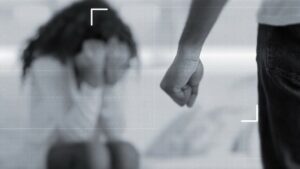 O Senado aprovou PL que dá à mulher vítima de violência doméstica prioridade em programas sociais de acesso à moradia. 