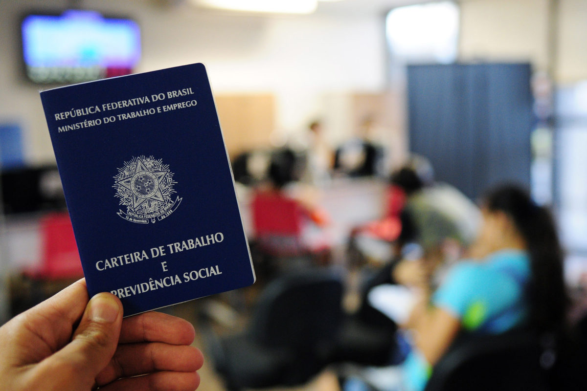 Confira vagas de emprego para esta terça