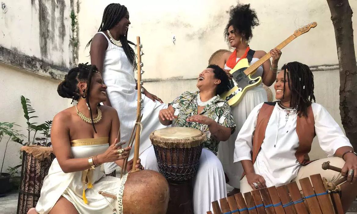 Pesquisa inédita mostra que mulheres do ramo da música no país são discriminadas, levantamento mostra cenário misógino e machista.