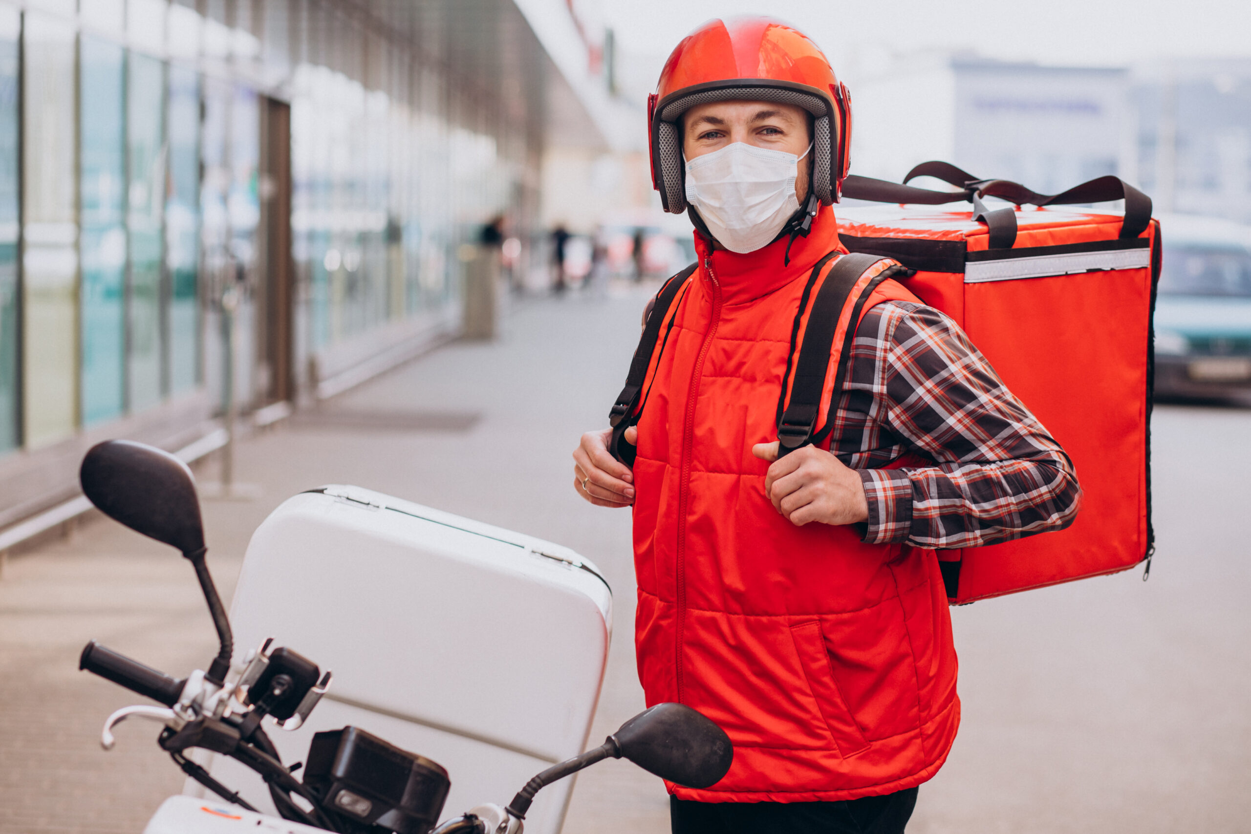 As vagas são destinadas a motoboys, auxiliar de cozinha, atendimento de delivery, maître, garçom e cumim (auxiliar de garçom)