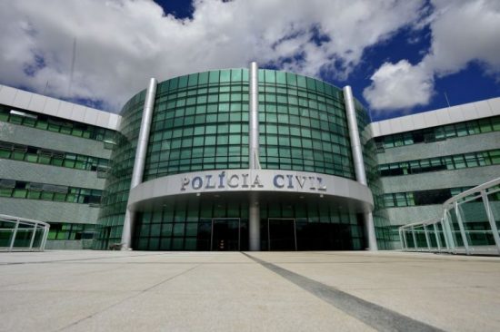 O certame estava suspenso devido às medidas de contenção da covid-19. As provas são para os cargos de agente e escrivão.