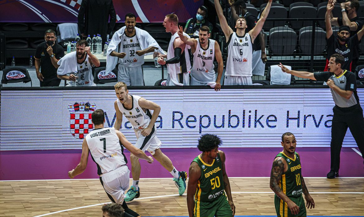Eliminada pela Alemanha, a partida terminou em 75 a 64 para os europeus que, com o resultado, vão disputar os jogos olímpicos.