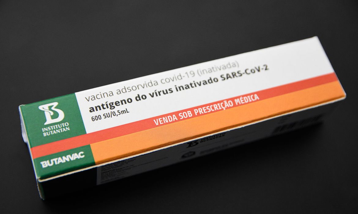 A vacina que está sendo desenvolvida pelo Instituto Butantan em parceria com um consórcio internacional poderá ser testada em humanos.